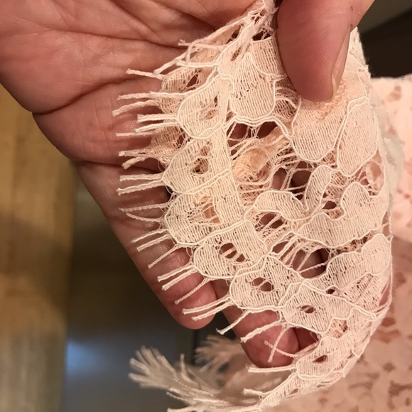 New Isaac Mizrahi Live Lace Peplum Lined Top in Blush - Picture 4 of 7